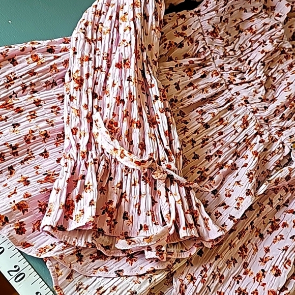 Urban Outfitters Bright Orange Floral Puff Sleeve Crop Top - Picture 10 of 10